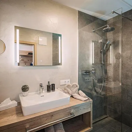 Apartament Monas